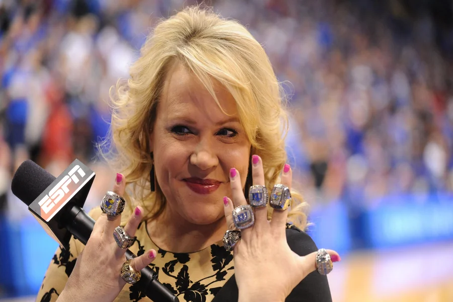 Holly Rowe Height