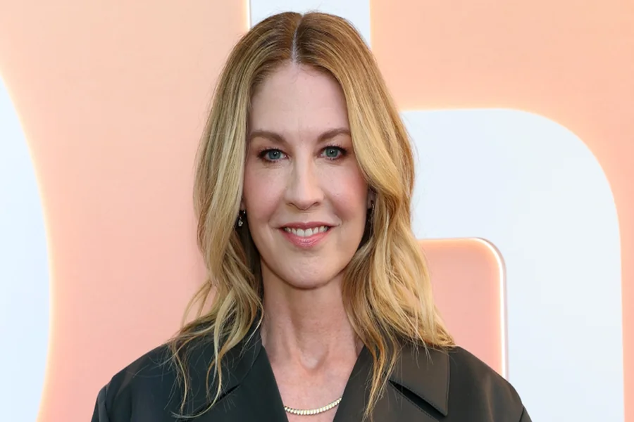 Jenna Elfman Net Worth